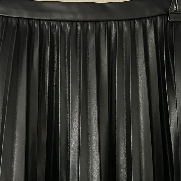NWT French Connection ETTA Recycled Vegan Leather Skirt in Size 12 - Picture 4 of 15
